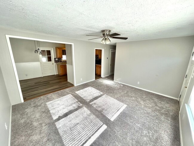 Foto del edificio - 110 E Gray St