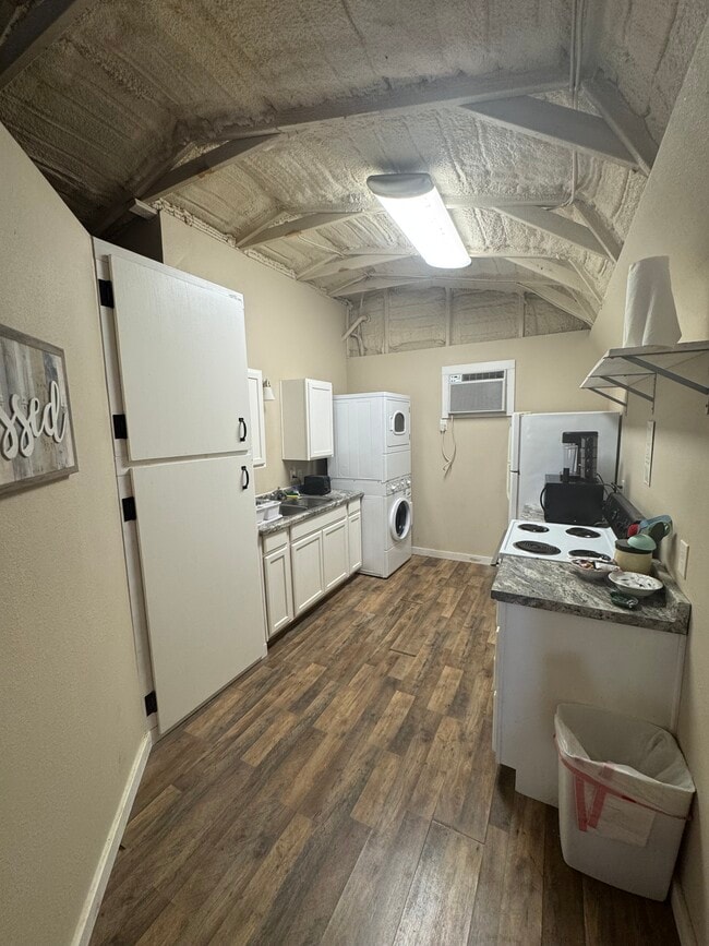 Building Photo - 849 Grape St