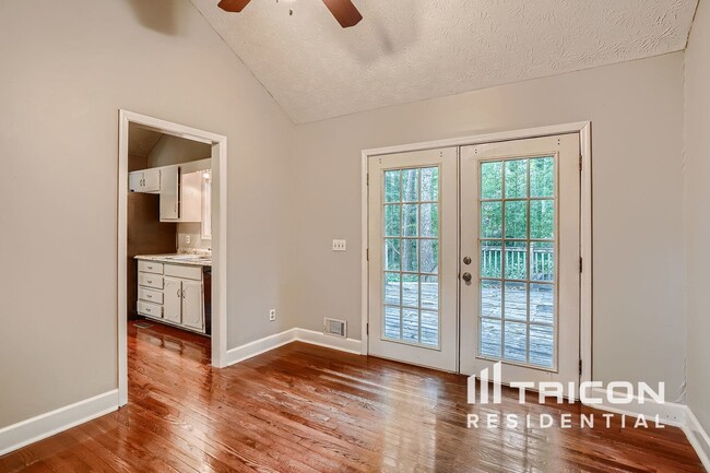 Building Photo - 1850 Winding Creek Ln SW