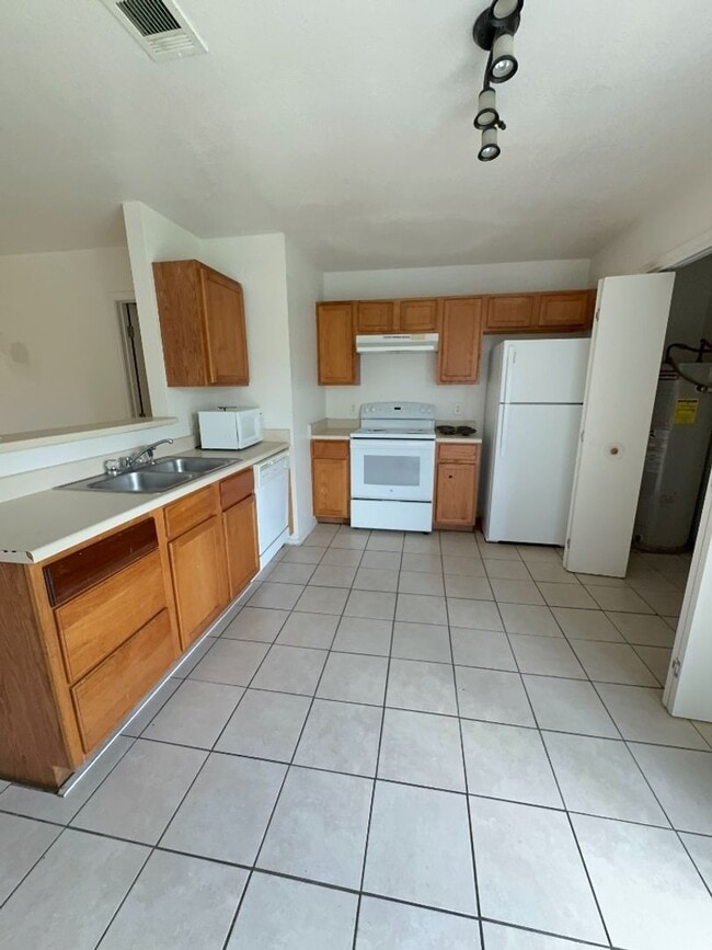 Building Photo - 3601 Malibu Ln