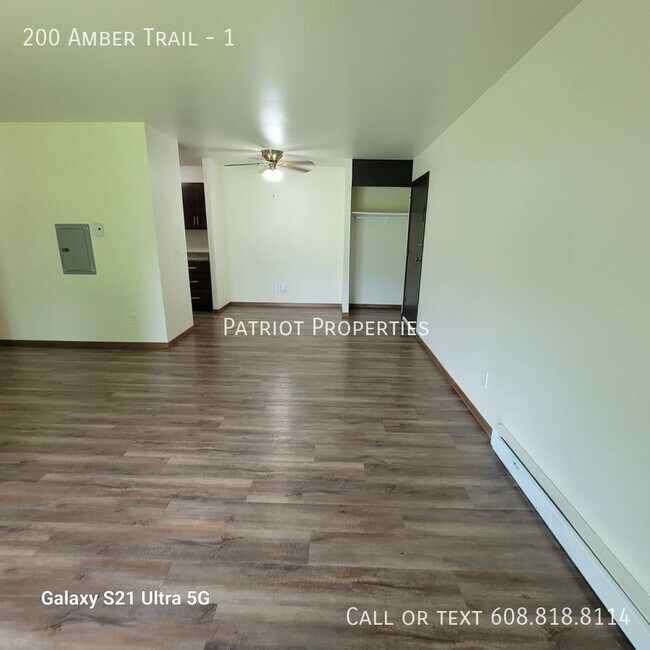 Building Photo - 2 bed/1 bath apartment in Sun Prairie, WI!