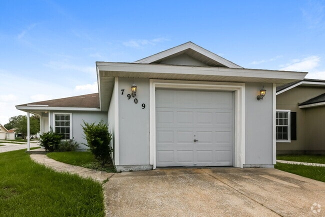 Building Photo - 7909 Cherry Blossom Dr S
