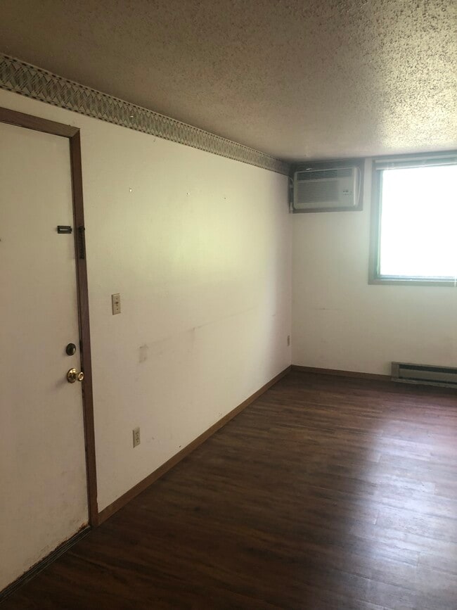 Building Photo - 906 Benton Dr