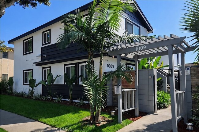 Building Photo - 1009 Valencia St