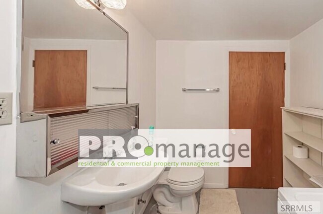 Foto del edificio - Three bed, one and a half bath townhouse in Idaho Falls