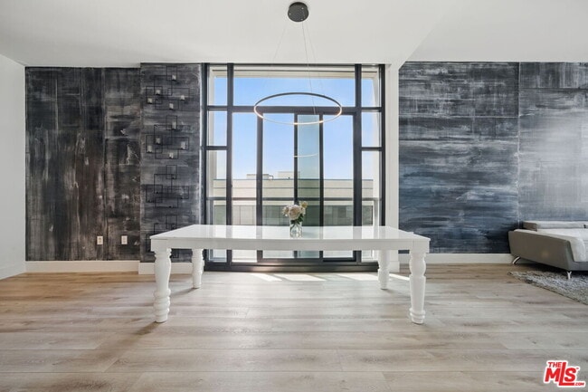 Foto del edificio - 3223 W 6th St