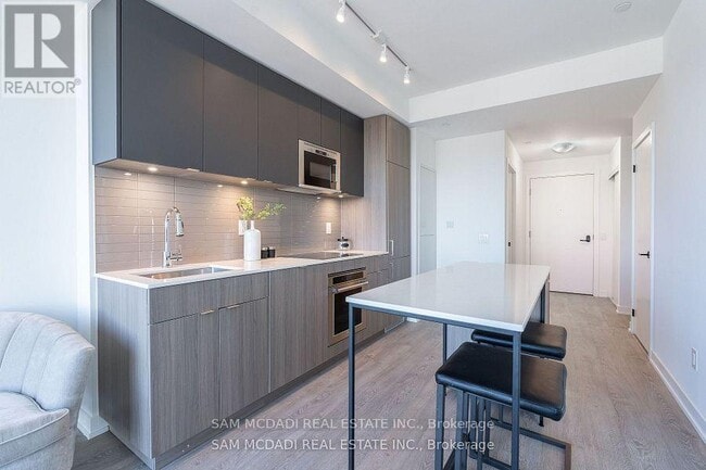 Building Photo - 220 Missinihe Way