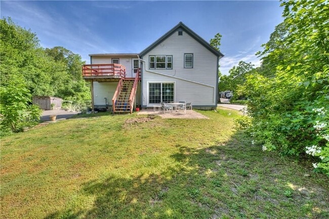 Building Photo - 535 Ten Rod Rd