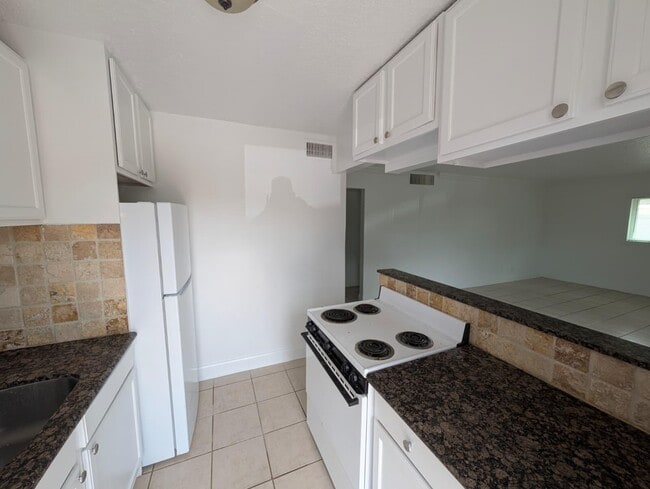 Building Photo - 817 Lighthouse Dr