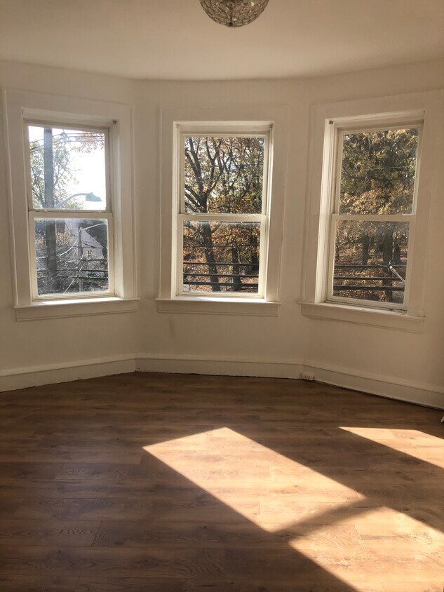 Primary Photo - 280 Belleville Ave