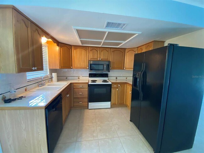 Building Photo - 15079 Rebecca Ave
