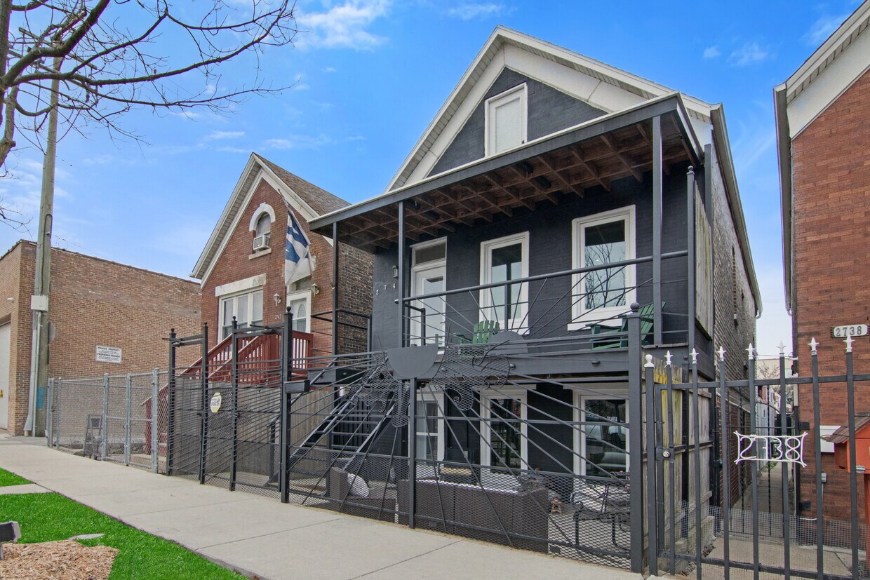 Primary Photo - 2740 S Troy St
