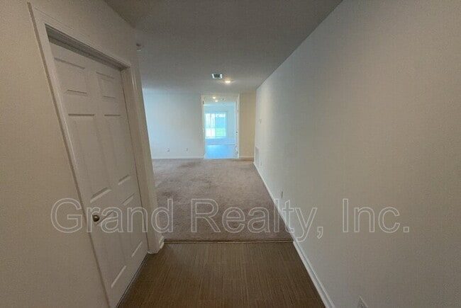 Building Photo - 4360 Jitterbug St