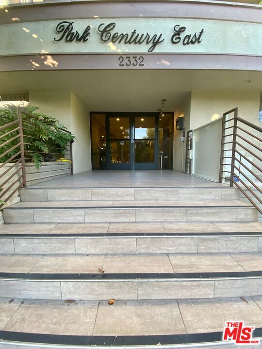 Primary Photo - 2332 Fox Hills Dr
