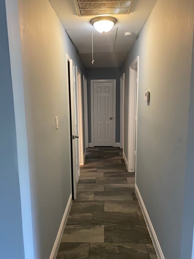 Building Photo - 8410 Sonneville Dr