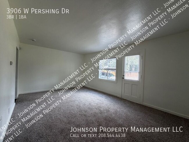 Building Photo - 3906 Pershing Dr