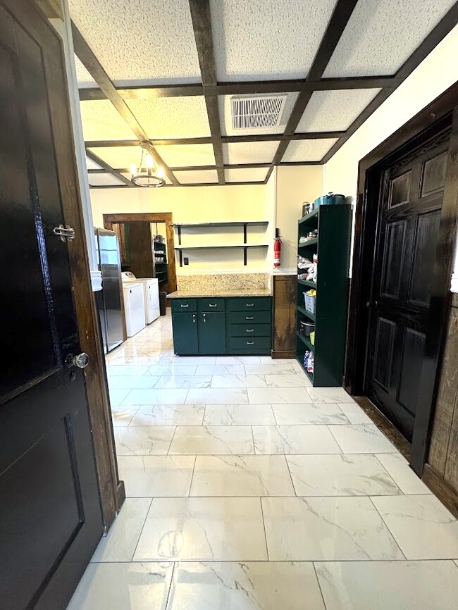 Building Photo - 1209 Windsor Ave