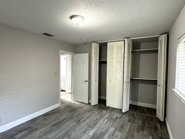 Foto del edificio - 3606 Versailles Dr