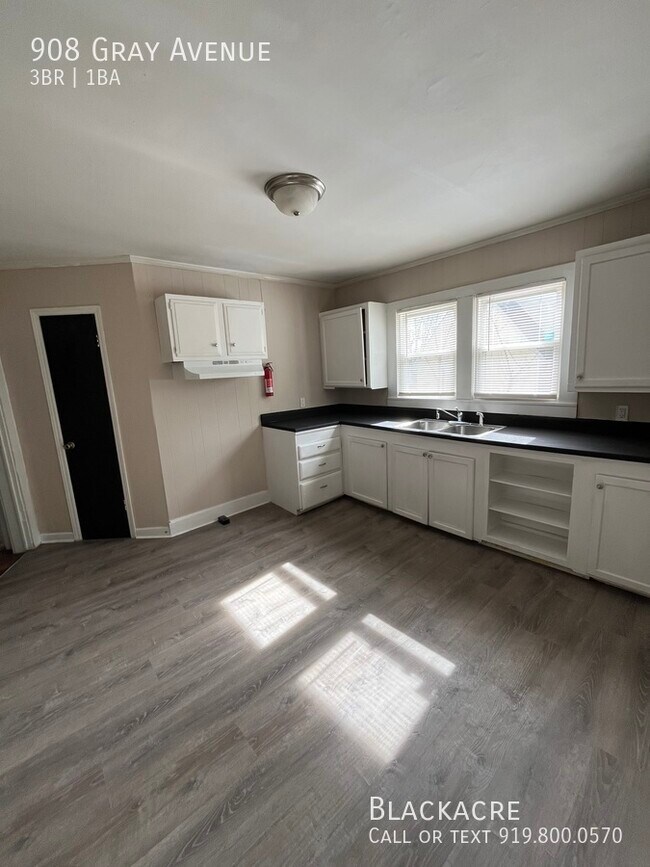 Foto del edificio - 3 BR single family home