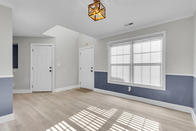 Building Photo - 109 Trinity Dr