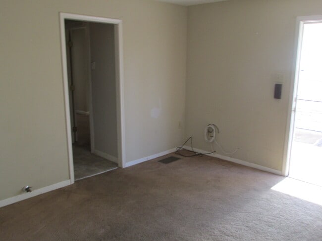 Building Photo - 420 W Rocalla Ave