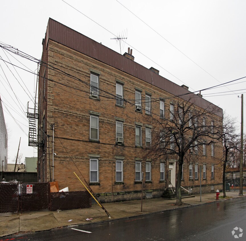 Building Photo - 172 Central Ave
