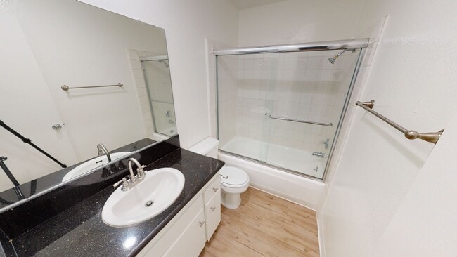 Interior Photo - Royal Terrace Apartments