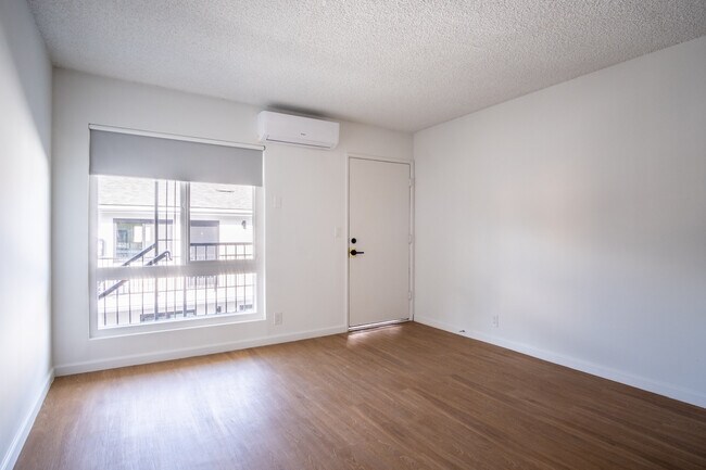 Building Photo - 4918 Maywood Ave
