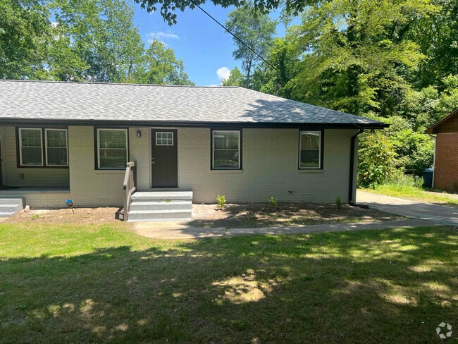 Building Photo - 839 Commodore Dr NW
