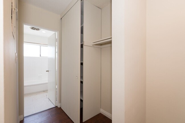 Foto del interior - LOVELY 1BED Near Valley College! -- GREAT ...