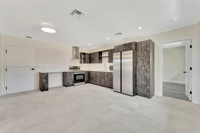 Building Photo - 5980 SW 40th Ave
