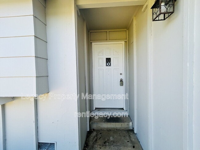Foto del edificio - 9012 Alderson Ave