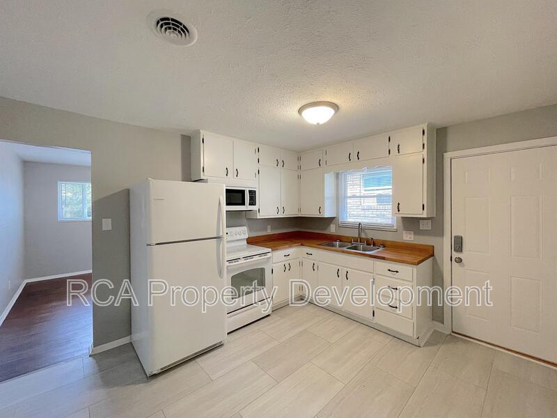 Foto principal - 409 S Gray St
