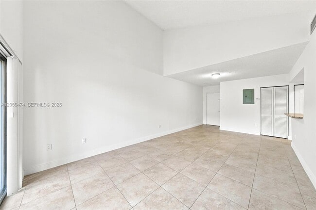 Building Photo - 9735 Fontainebleau Blvd