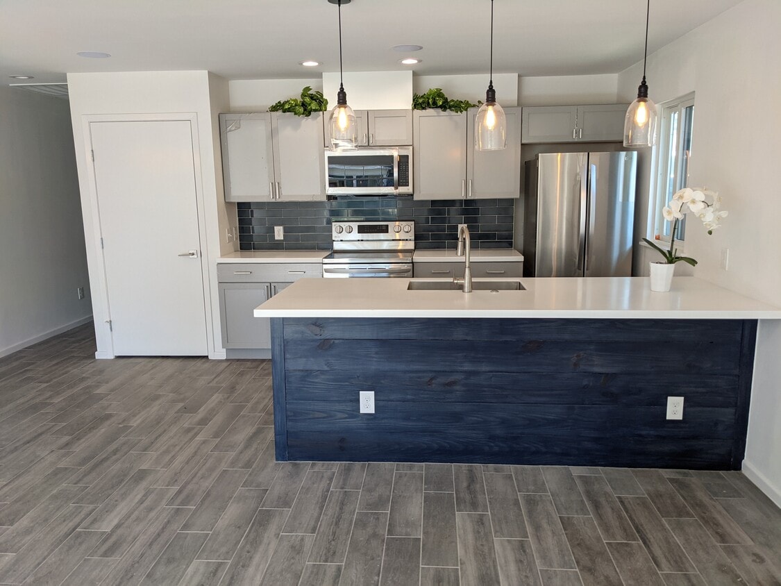 527 E Huisache Ave, San Antonio, TX 78212 Townhome Rentals in San