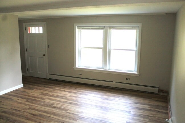 Livingroom/Dining open room floorplan - 167 Arch Rd