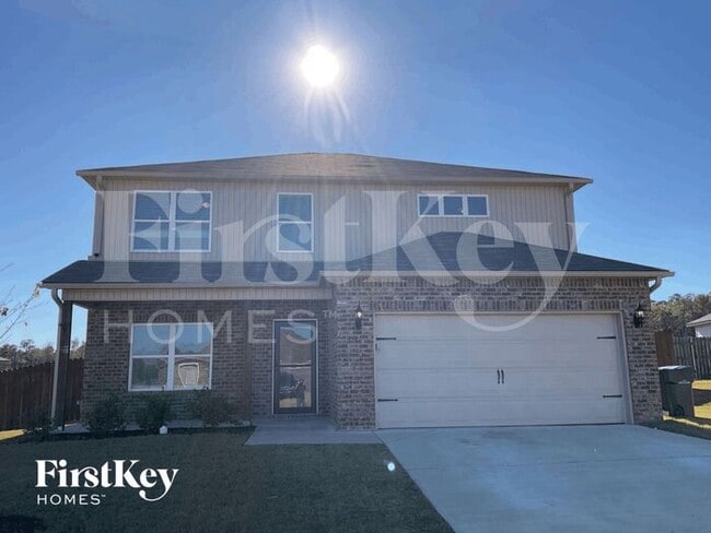 Building Photo - 323 Clear Creek Ln