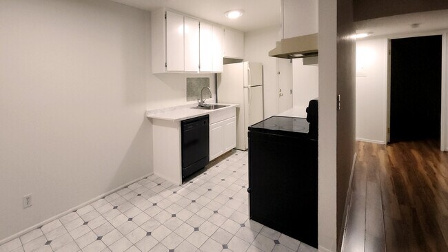 Foto del edificio - 4608 Neil Rd