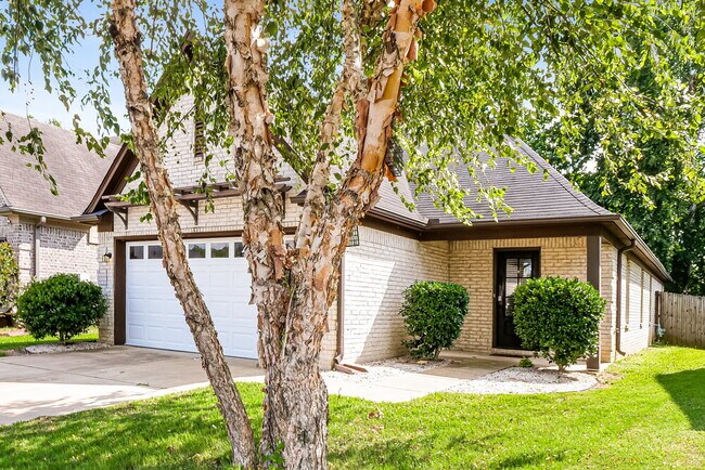 Building Photo - 7333 Green Ash Dr
