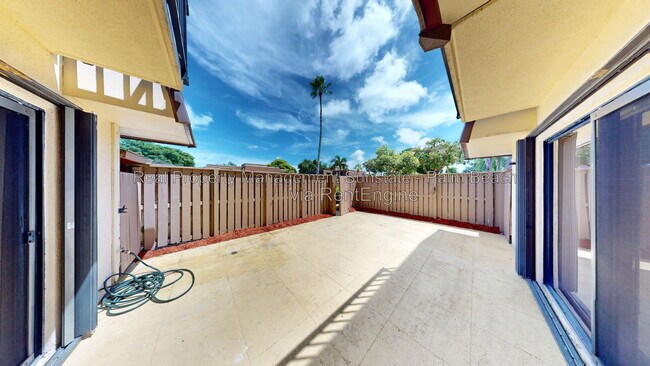 Building Photo - 1118 11th Ct