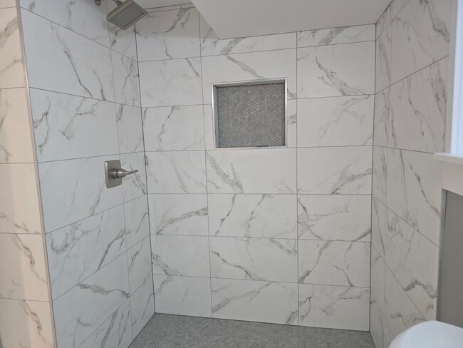 Building Photo - 1227 N Parkside Ave