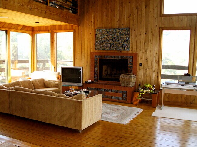 Foto del edificio - 8561 Cole Crest Dr