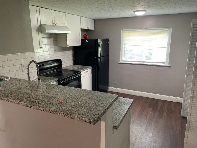 Building Photo - 3631 Cushing Dr