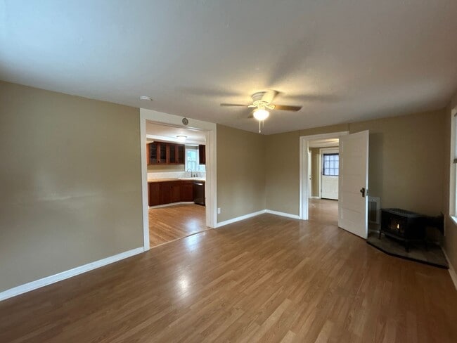 Building Photo - Down Town Living - 2 Bedroom / 1 Bathroom ...