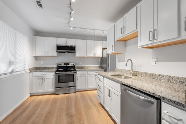 Building Photo - Renovated 3 bedroom townhouse in Annapolis!