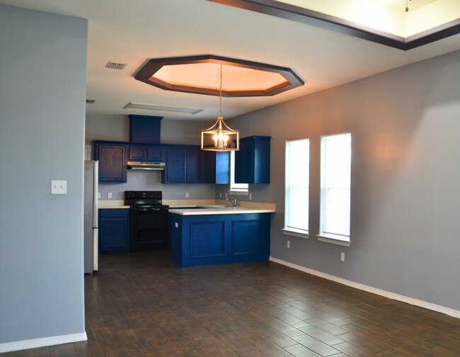 Building Photo - 3100 Basil Dr