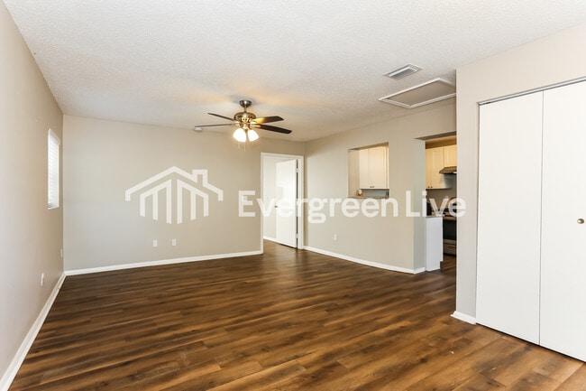 Foto del edificio - 9581 Aderdare Ave W