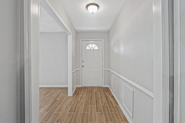 Building Photo - 626 Rosewood Dr