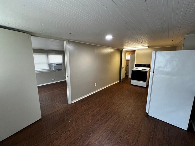 Foto del edificio - One Bedroom Near UL