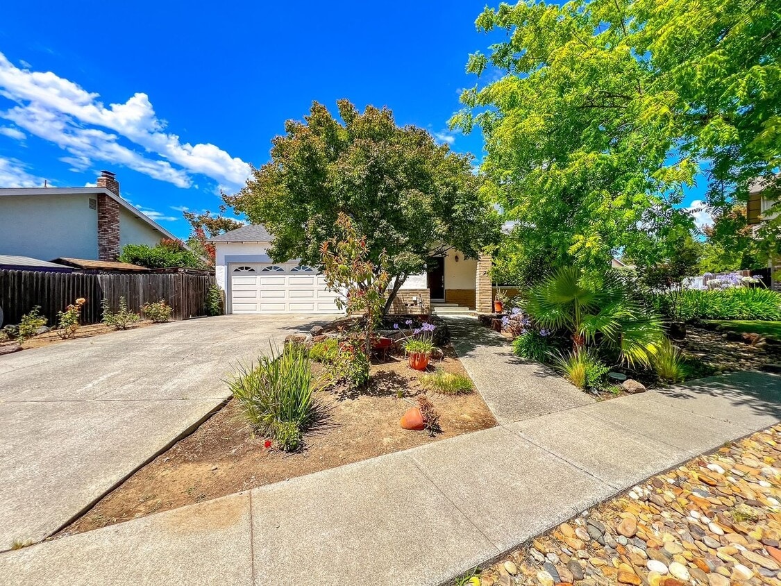 Primary Photo - Charming Browns Valley Four Bedroom Home